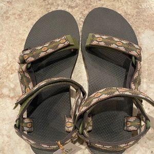 BRAND NEW WITH TAGS TEVA WOMEN SIZE 9
